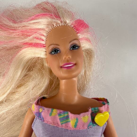 1999 Mattel Barbie Doll Blonde Pink Streaks Genuine Barbie Candy Print Dress - Picture 10 of 10